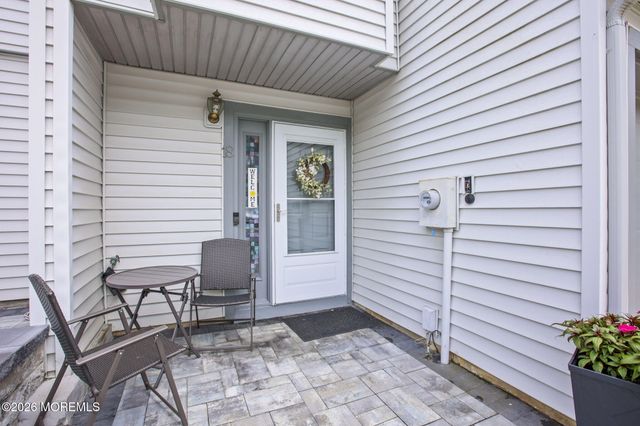 18 Lexington Circle, Matawan, NJ 07747