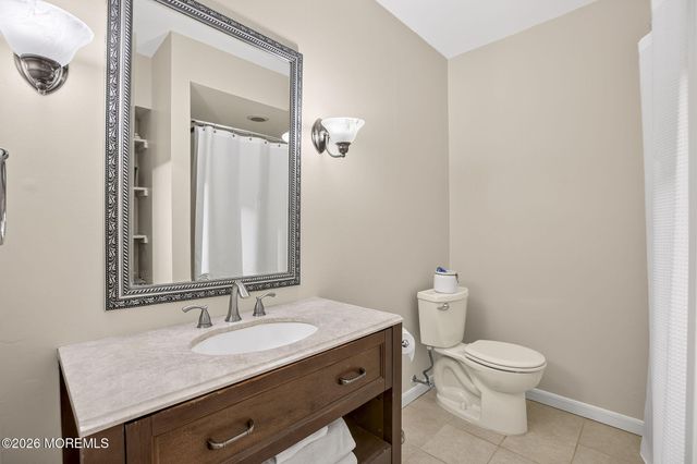 18 Lexington Circle, Matawan, NJ 07747