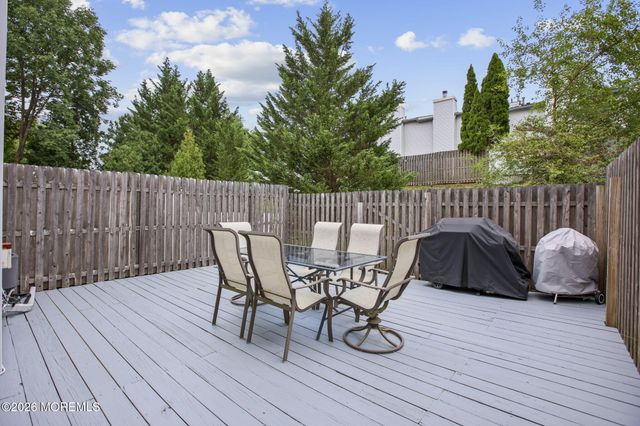 18 Lexington Circle, Matawan, NJ 07747