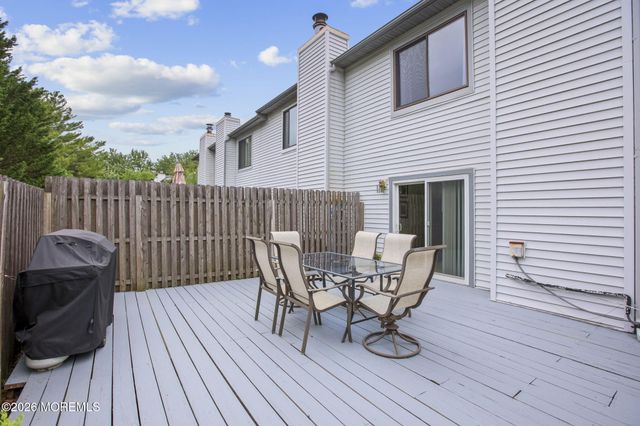 18 Lexington Circle, Matawan, NJ 07747