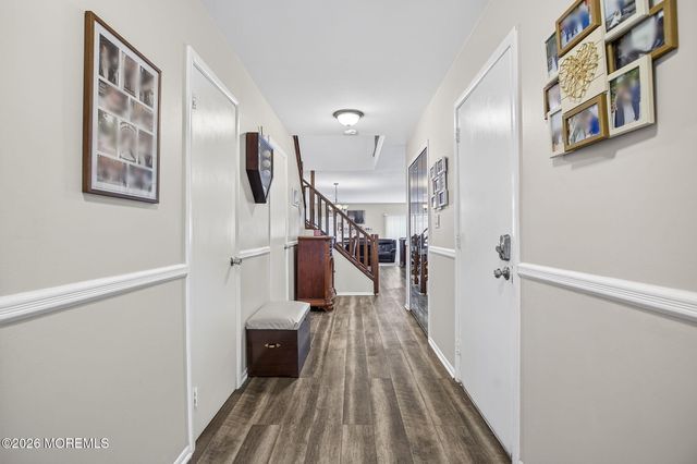 18 Lexington Circle, Matawan, NJ 07747