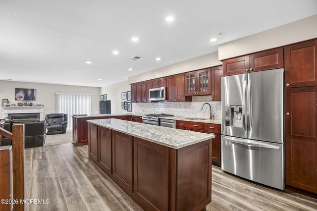 18 Lexington Circle, Matawan, NJ 07747