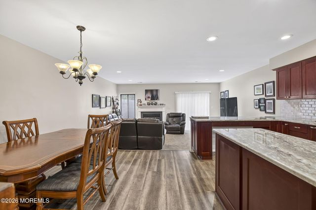 18 Lexington Circle, Matawan, NJ 07747