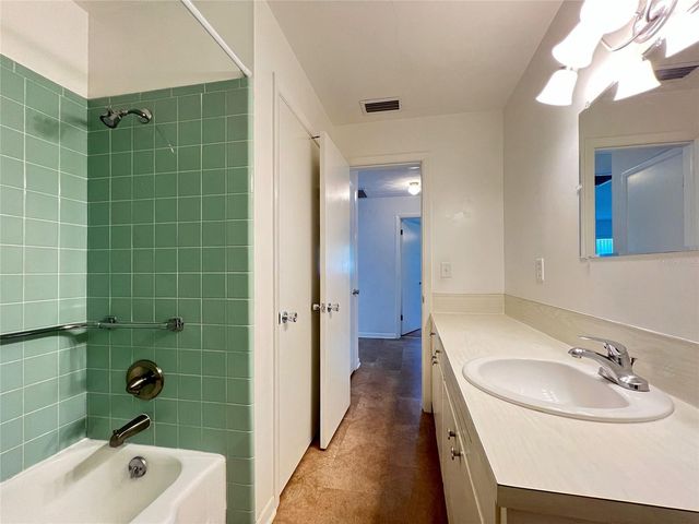 696 AVENUE C SE, Winter Haven, FL 33880