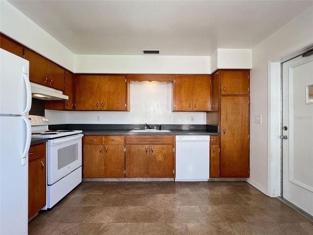 696 AVENUE C SE, Winter Haven, FL 33880