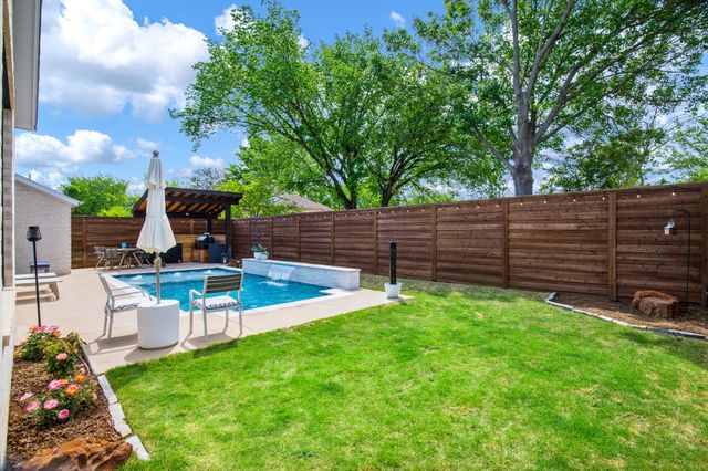 2093 Holt Way, Grapevine, TX 76051