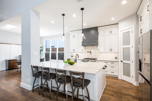 2093 Holt Way, Grapevine, TX 76051