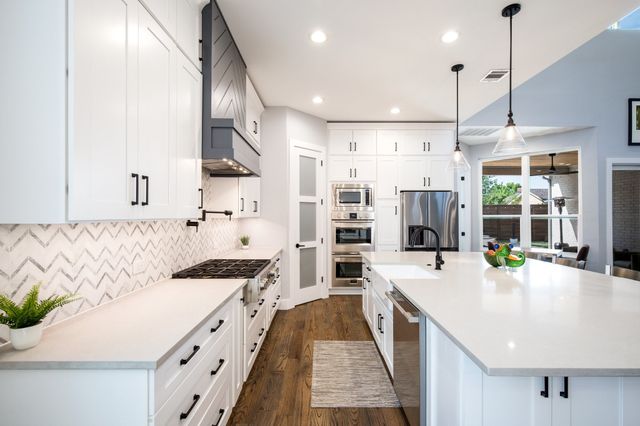 2093 Holt Way, Grapevine, TX 76051