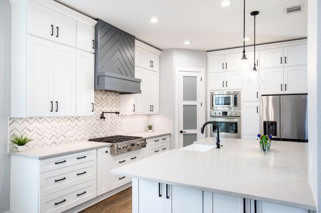 2093 Holt Way, Grapevine, TX 76051