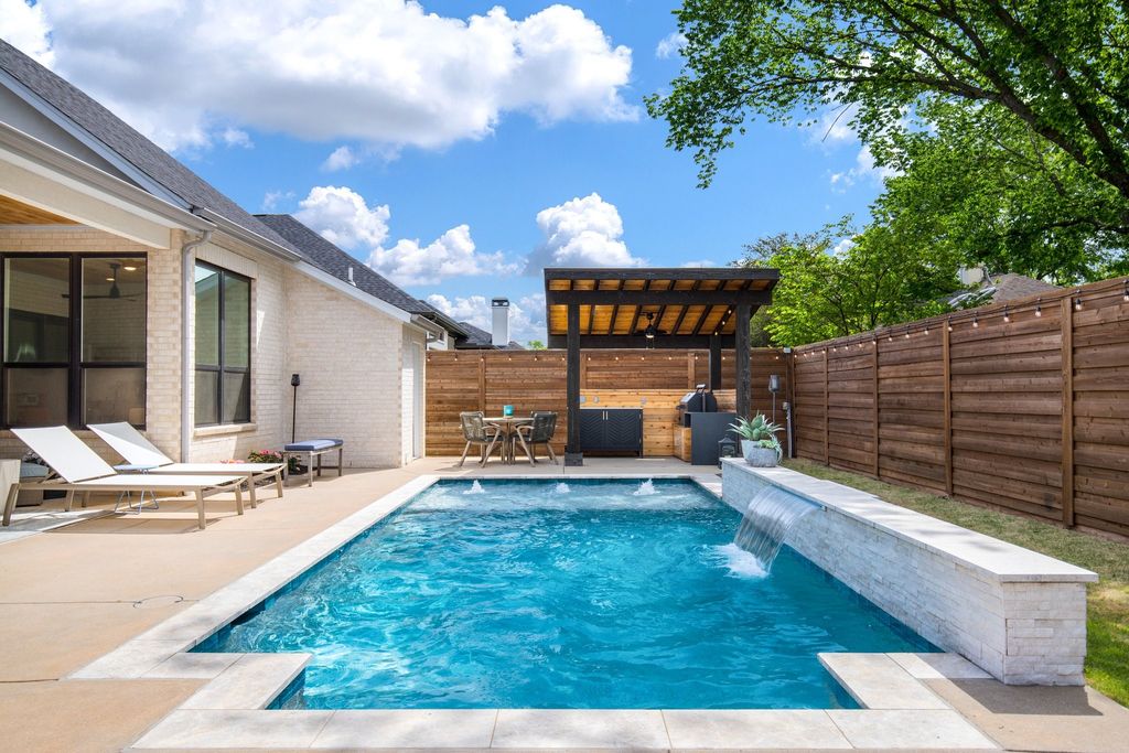 2093 Holt Way, Grapevine, TX 76051