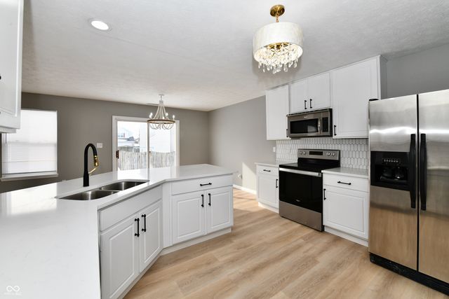 11537 Glenn Abbey Lane, Indianapolis, IN 46235