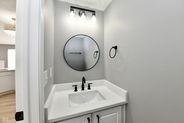 11537 Glenn Abbey Lane, Indianapolis, IN 46235