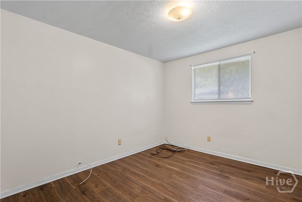 Image 11 of property listing at 1135 Collins Street, Savannah, GA 31404