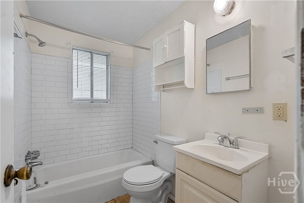 Image 14 of property listing at 1135 Collins Street, Savannah, GA 31404