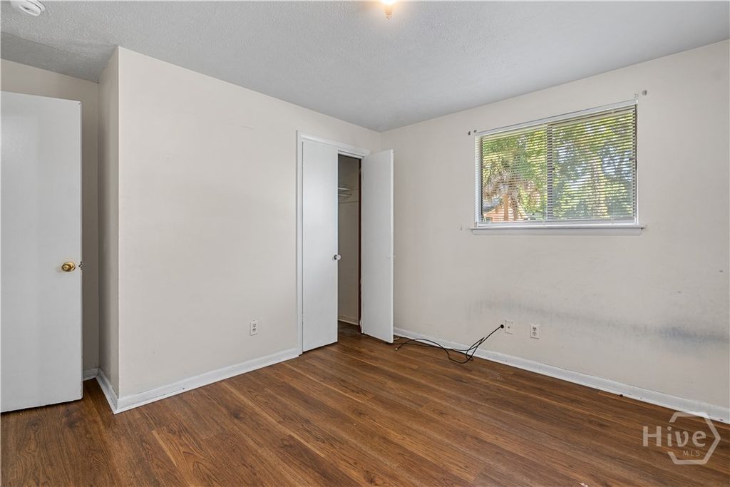 Image 16 of property listing at 1135 Collins Street, Savannah, GA 31404