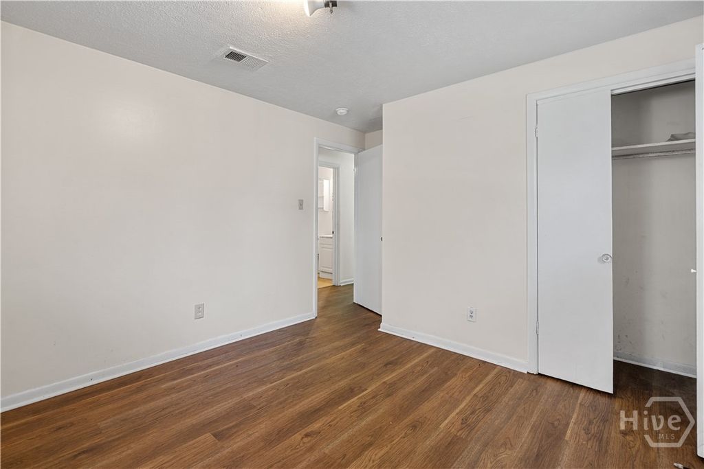 Image 17 of property listing at 1135 Collins Street, Savannah, GA 31404