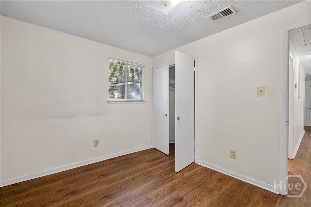 Image 19 of property listing at 1135 Collins Street, Savannah, GA 31404