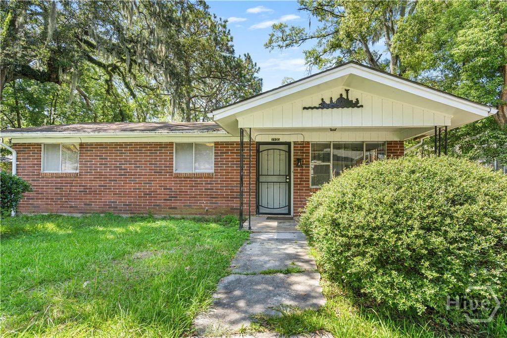 Image 2 of property listing at 1135 Collins Street, Savannah, GA 31404
