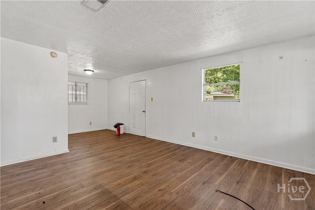 Image 3 of property listing at 1135 Collins Street, Savannah, GA 31404