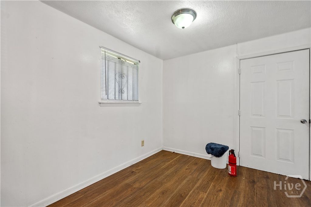 Image 8 of property listing at 1135 Collins Street, Savannah, GA 31404