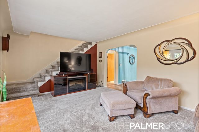 490 17 Mile Road, Tyrone Twp, MI 49330