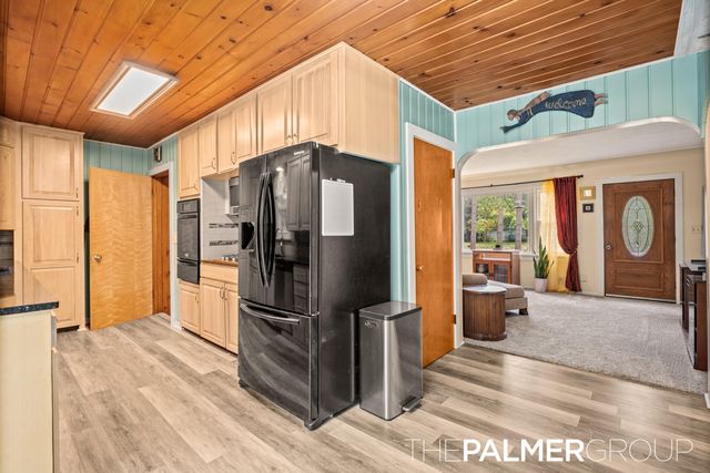 490 17 Mile Road, Tyrone Twp, MI 49330