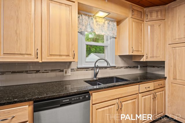 490 17 Mile Road, Tyrone Twp, MI 49330