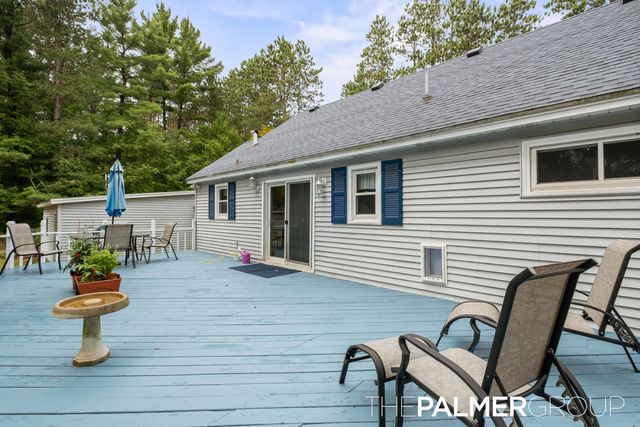 490 17 Mile Road, Tyrone Twp, MI 49330