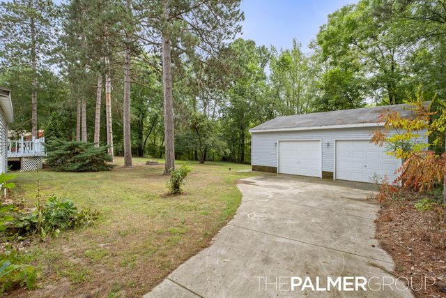 490 17 Mile Road, Tyrone Twp, MI 49330