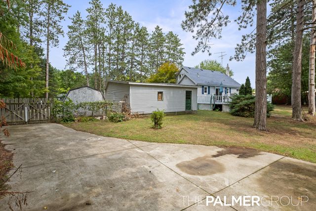 490 17 Mile Road, Tyrone Twp, MI 49330