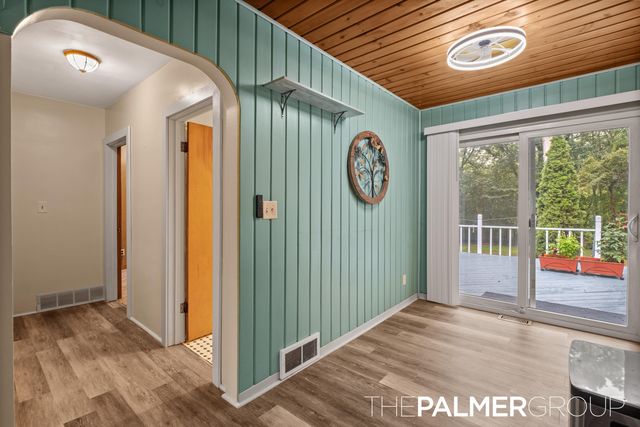 490 17 Mile Road, Tyrone Twp, MI 49330