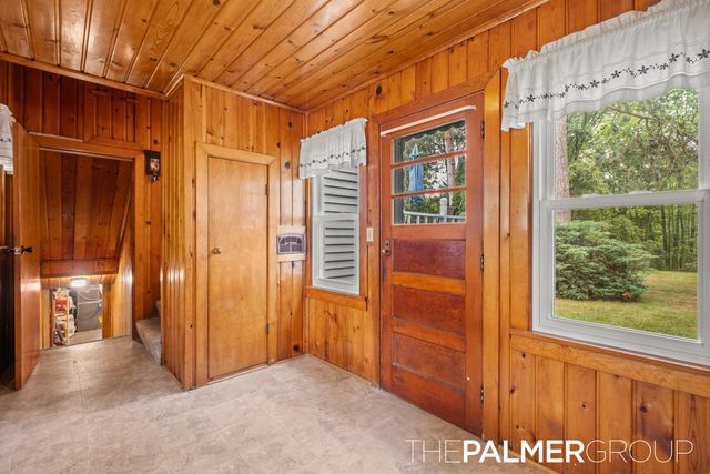 490 17 Mile Road, Tyrone Twp, MI 49330