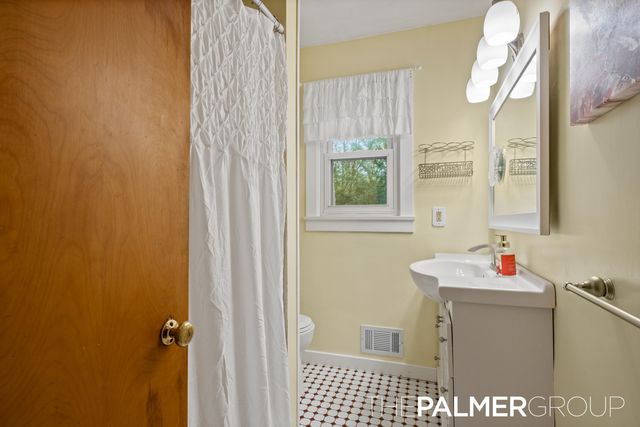 490 17 Mile Road, Tyrone Twp, MI 49330