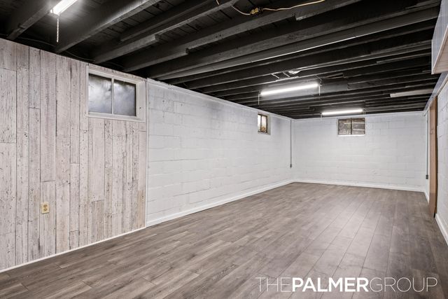 490 17 Mile Road, Tyrone Twp, MI 49330