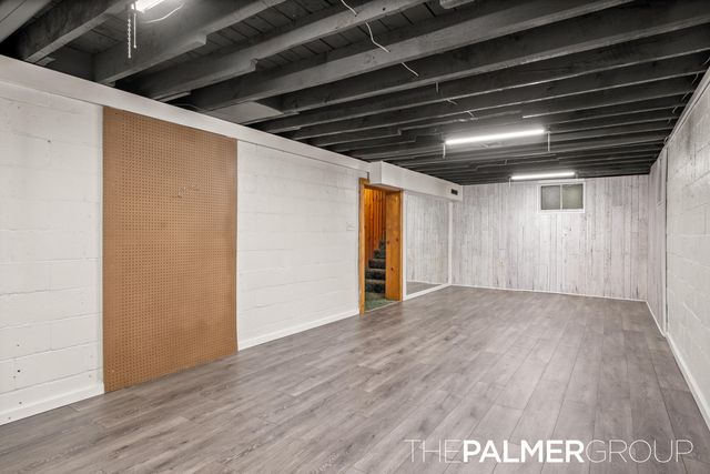 490 17 Mile Road, Tyrone Twp, MI 49330