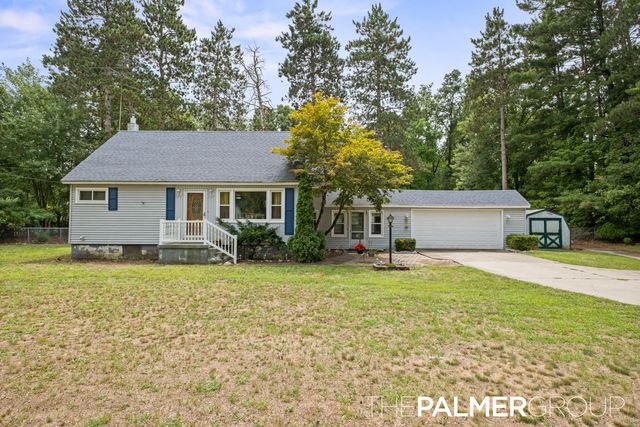 490 17 Mile Road, Tyrone Twp, MI 49330