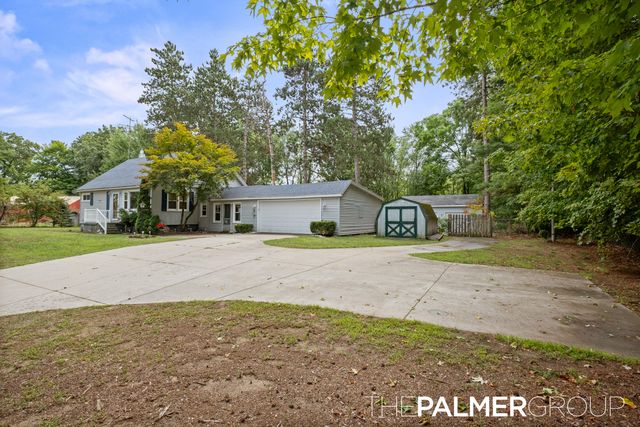 490 17 Mile Road, Tyrone Twp, MI 49330