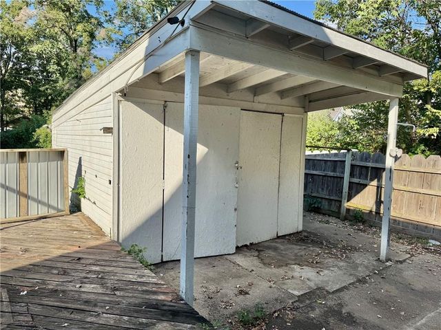 2815 Washington Avenue, Parsons, KS 67357