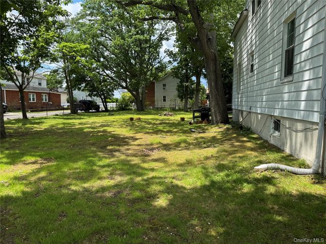 28 Sound Beach Avenue, Bayville, NY 11709