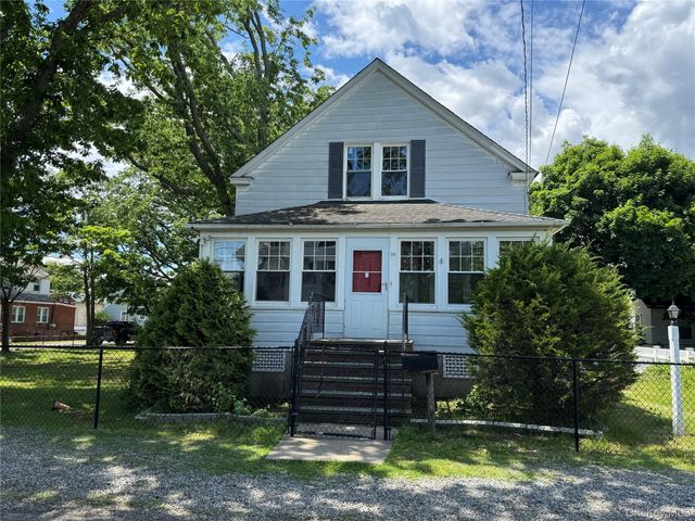 28 Sound Beach Avenue, Bayville, NY 11709
