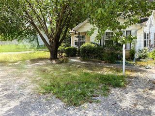 815/811/817 W 12th Street 815, Bonham, TX 75418