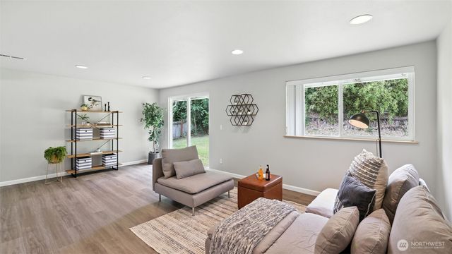 21213 122nd Place SE, Kent, WA 98031