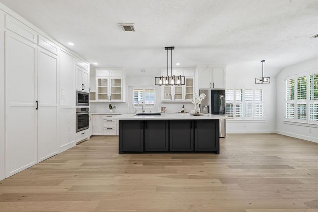 4634 Brazos Bend Drive, Missouri City, TX 77459