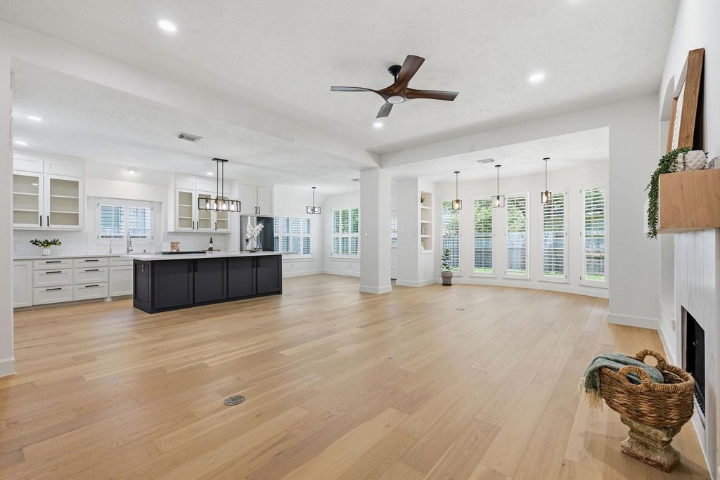4634 Brazos Bend Drive, Missouri City, TX 77459