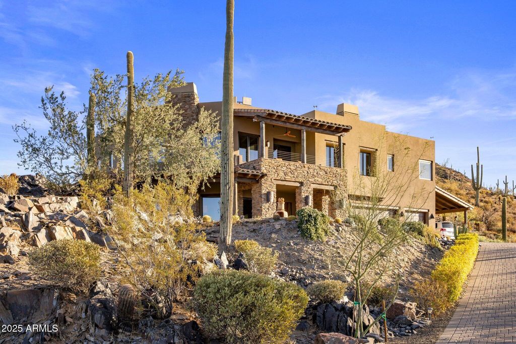 Image 10 of property listing at 37300 N SCHOOL HOUSE Road, Cave Creek, AZ 85331