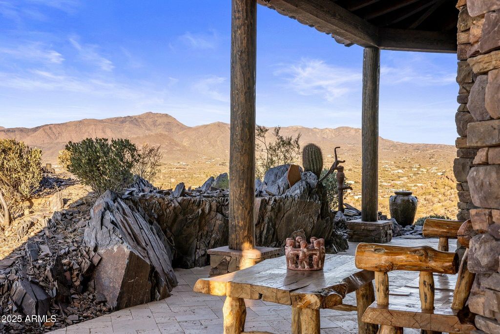 Image 17 of property listing at 37300 N SCHOOL HOUSE Road, Cave Creek, AZ 85331