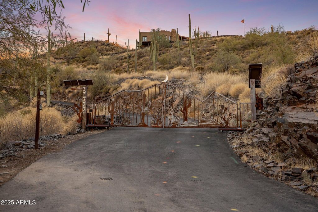 Image 2 of property listing at 37300 N SCHOOL HOUSE Road, Cave Creek, AZ 85331