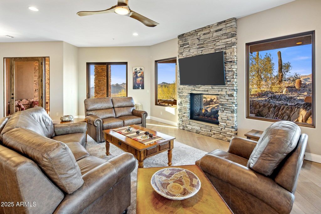 Image 24 of property listing at 37300 N SCHOOL HOUSE Road, Cave Creek, AZ 85331