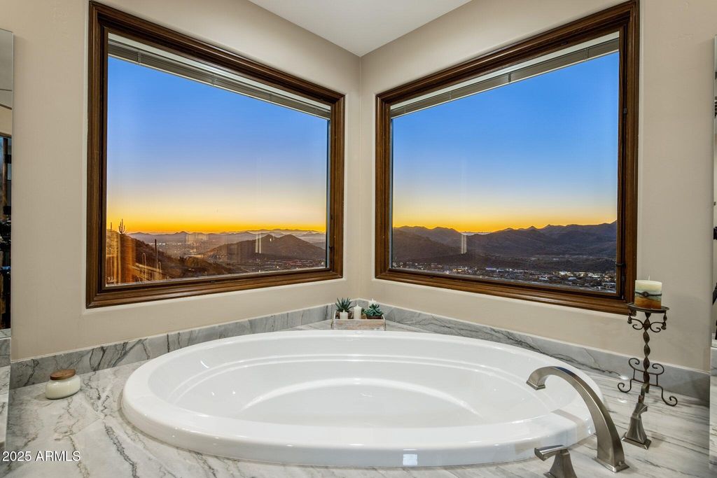 Image 39 of property listing at 37300 N SCHOOL HOUSE Road, Cave Creek, AZ 85331