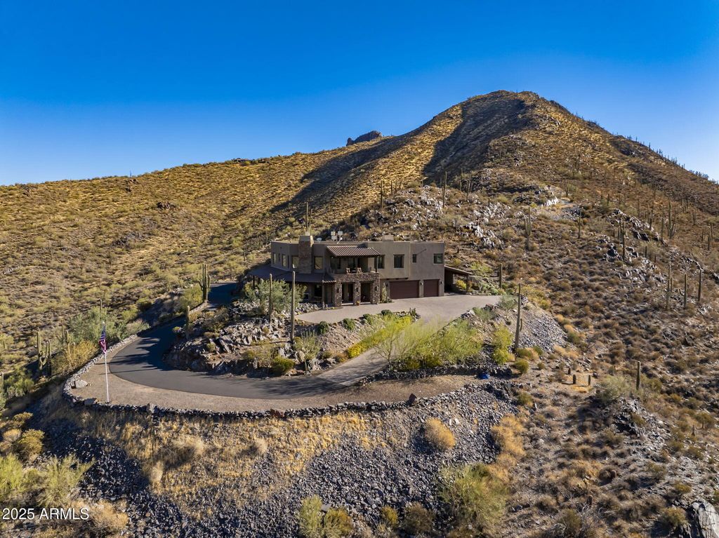 Image 4 of property listing at 37300 N SCHOOL HOUSE Road, Cave Creek, AZ 85331